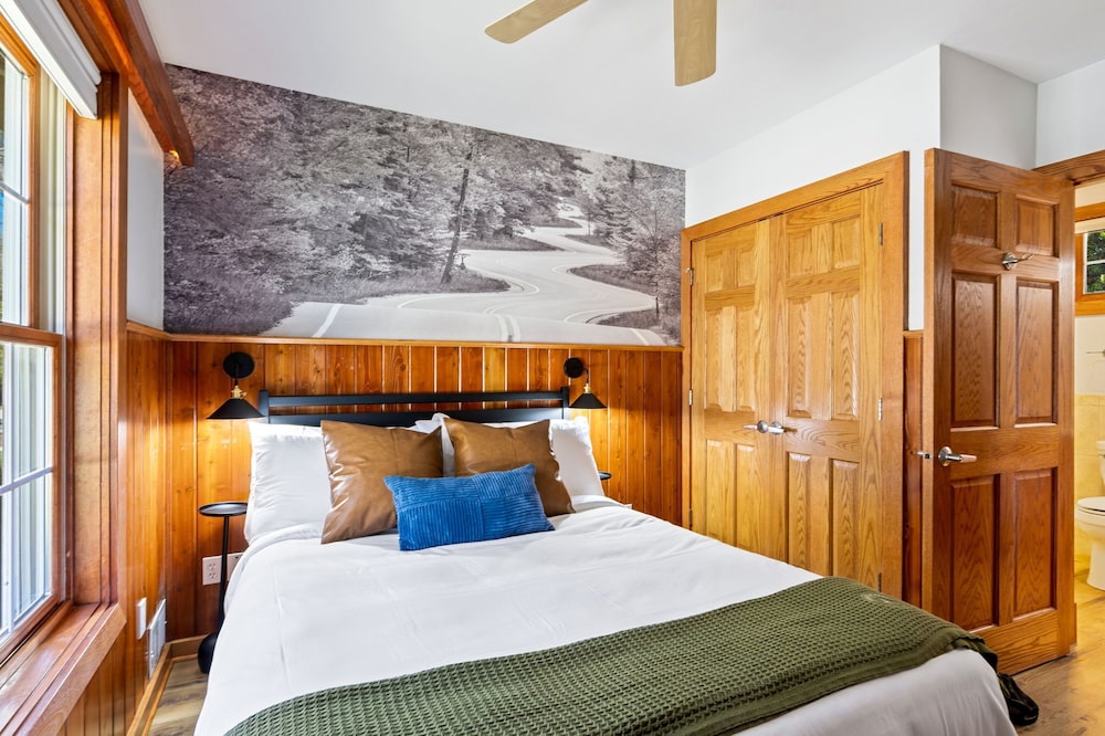 Spruce and Shore Motel