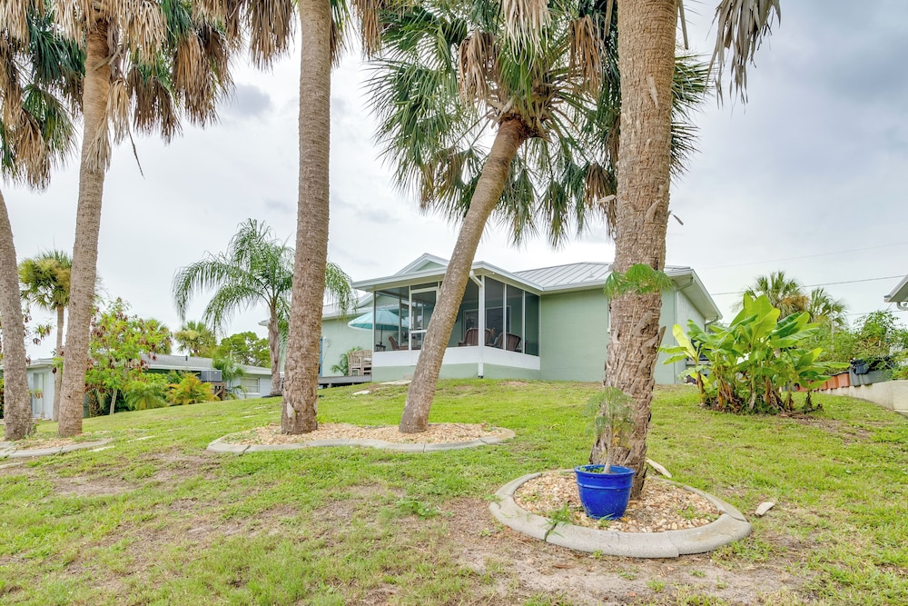 Canal-front Relaxation: Crystal River Home w/ Dock