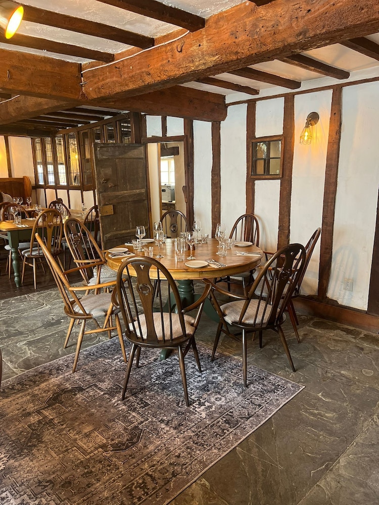 The George Inn