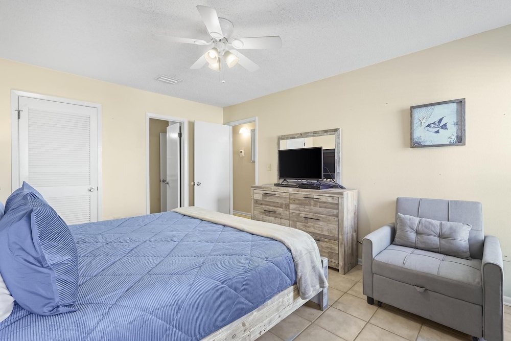 Sandpiper 2c 2 Bedroom Condo by RedAwning view 3