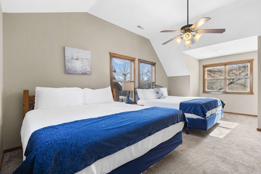 Serenity Oaks Stay for 16!