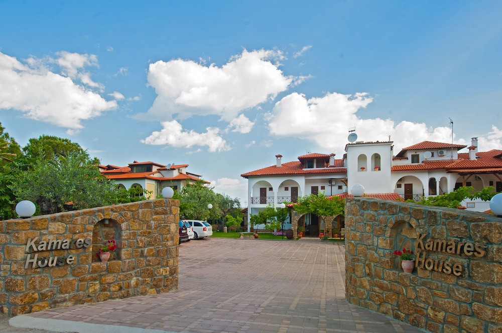 Kamares House Apartments & Studios