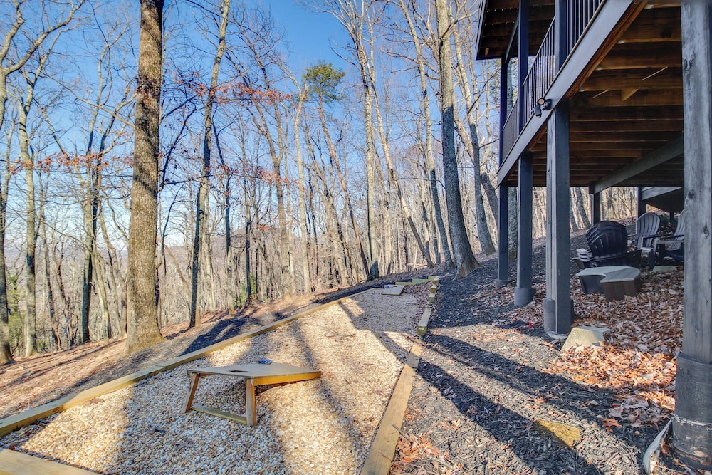3 Mi to Winery: Jasper Mountain Chalet w/ Hot Tub!