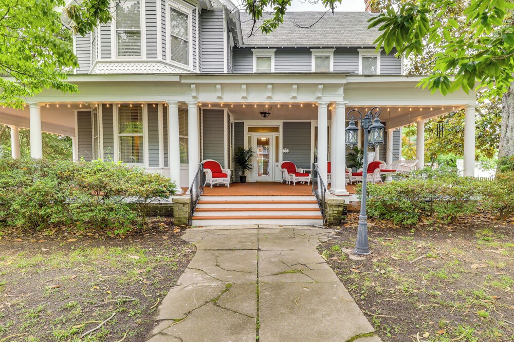 Walk to Waterfront: Downtown Elizabeth City Home!