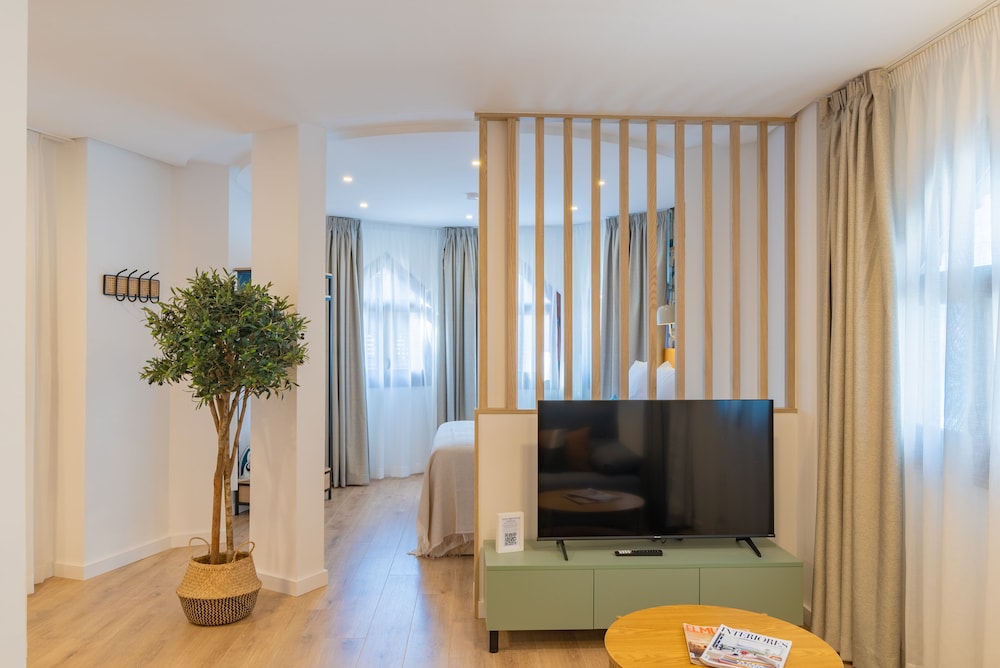 Feelathome Atarazanas Apartments 46