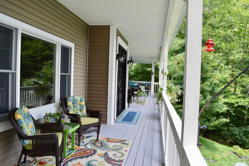Bald Mountain House Inn at the Wolf Laurel Resort