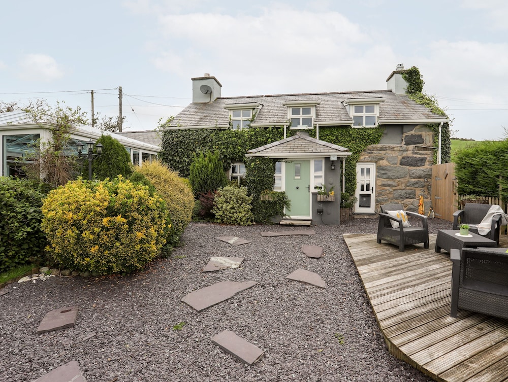 Ty Newydd