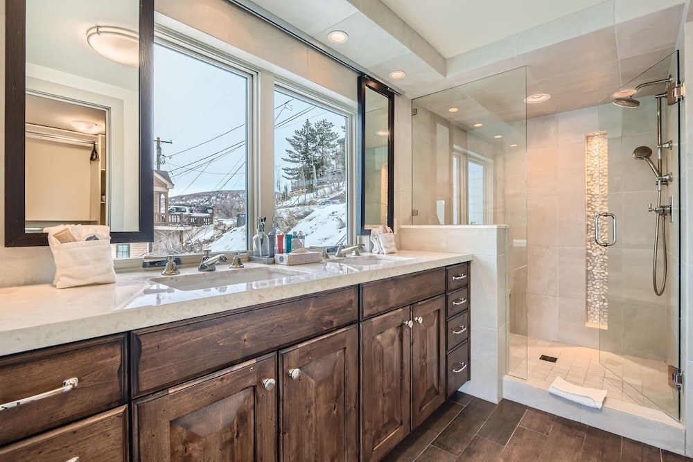 311 Ontario Mountain Majesty 5 Bedroom Home