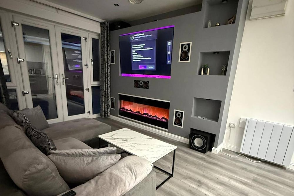 Private 1 Bedroom Apartment - Edinburgh - Sleeps 2