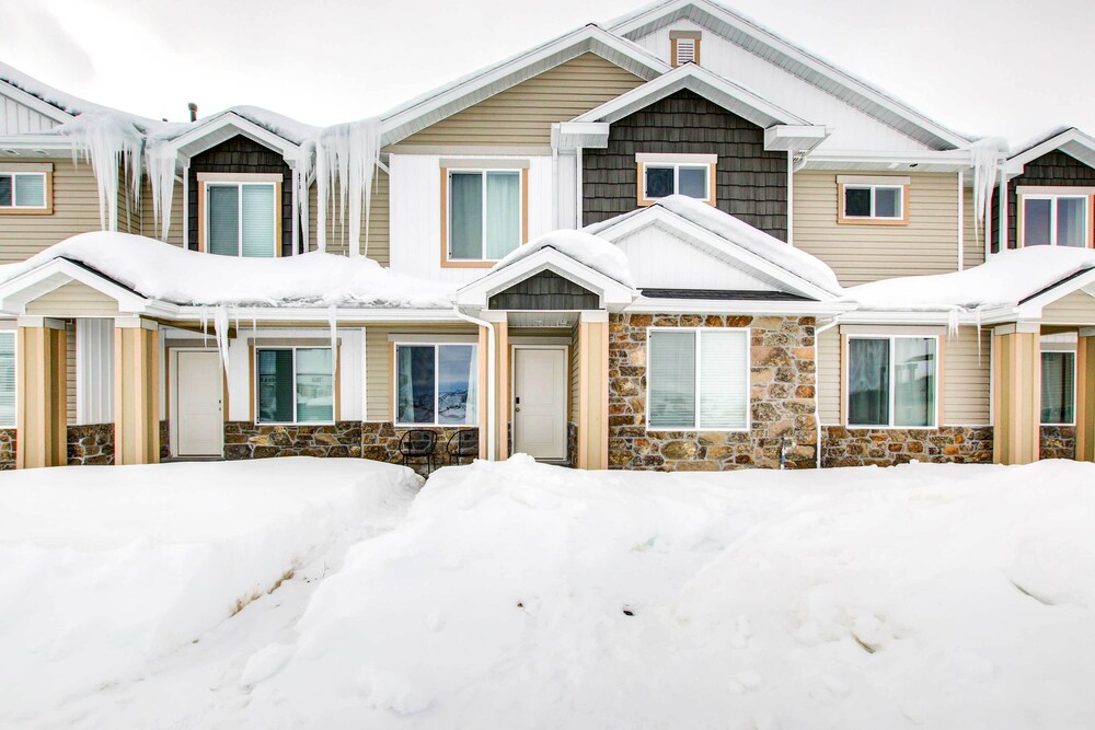 Family-friendly Bear Lake Vacation Rental view 4