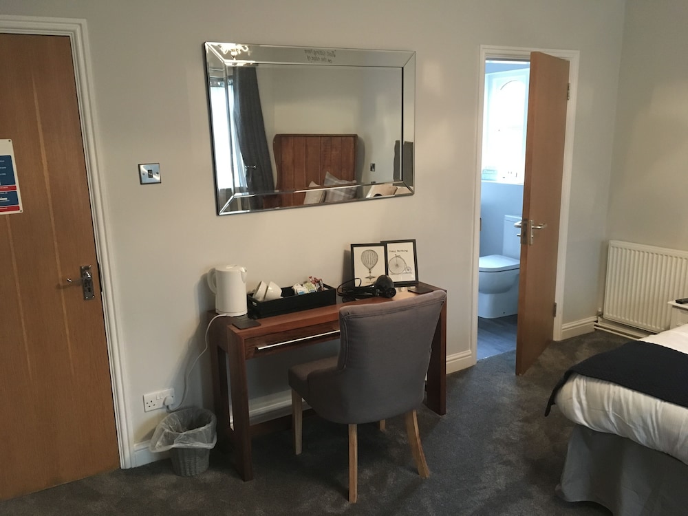 The Bluebell Inn and Lodge