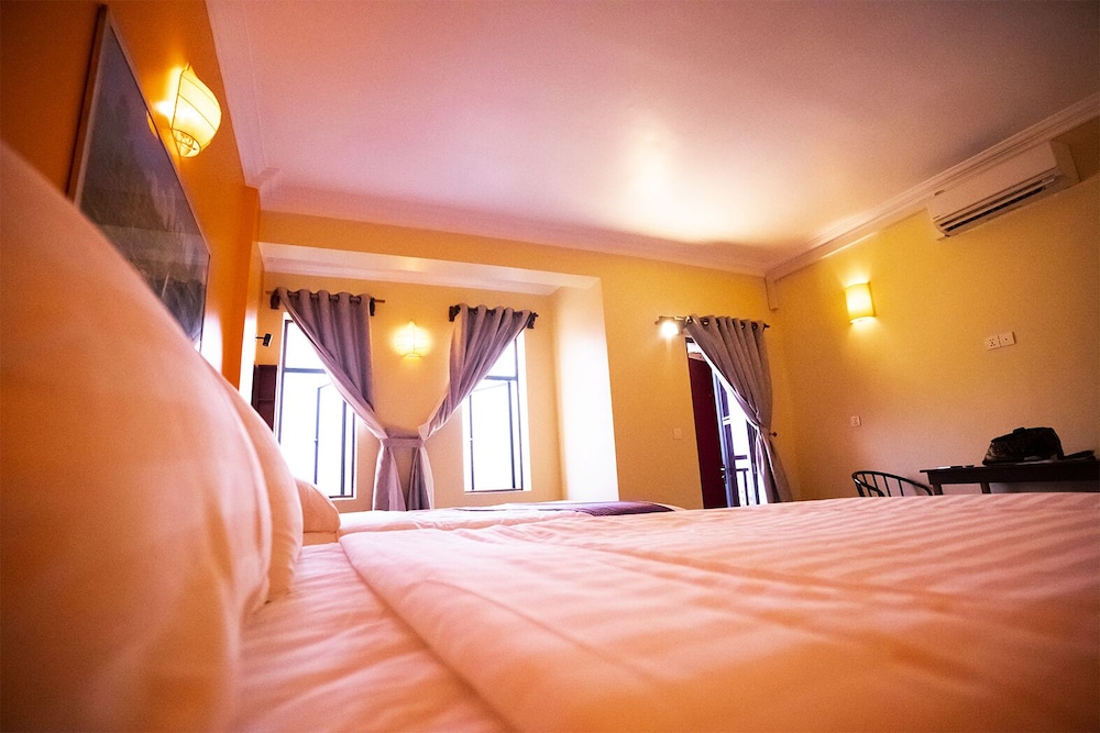 Daun Penh Palace Boutique