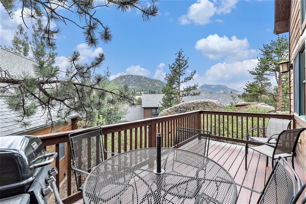 Solitude Beaver #3 - Estes Park 2 Bedroom Condo by RedAwning