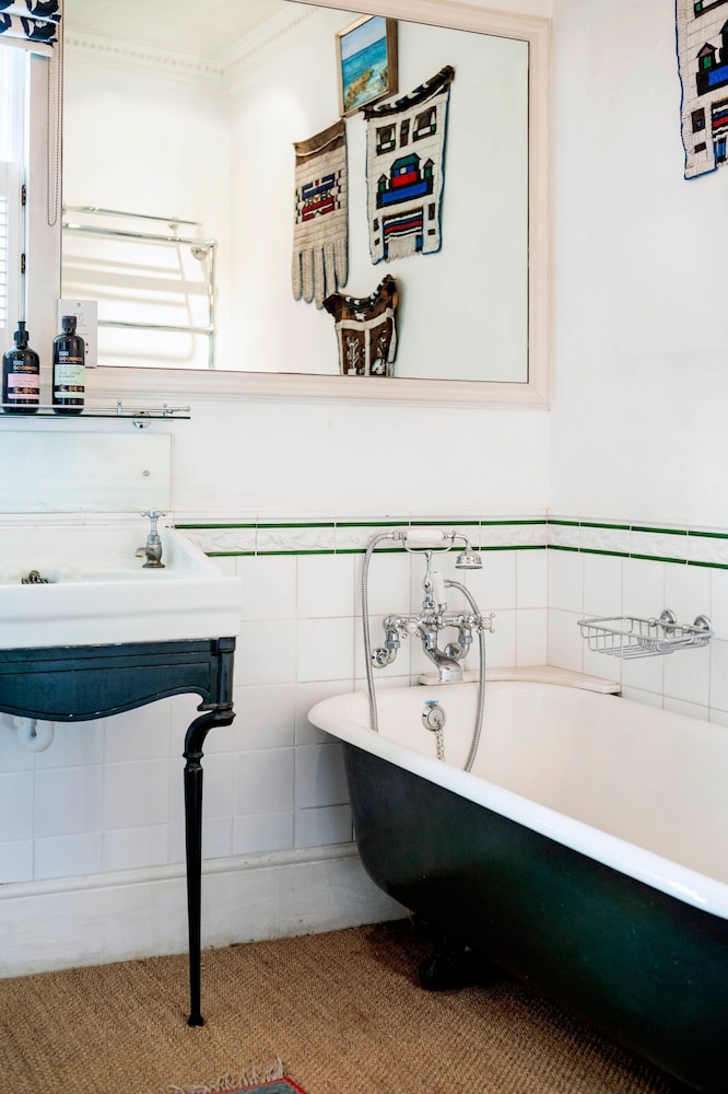 The Kensington Gatehouse - by Out of Office Lifestyle