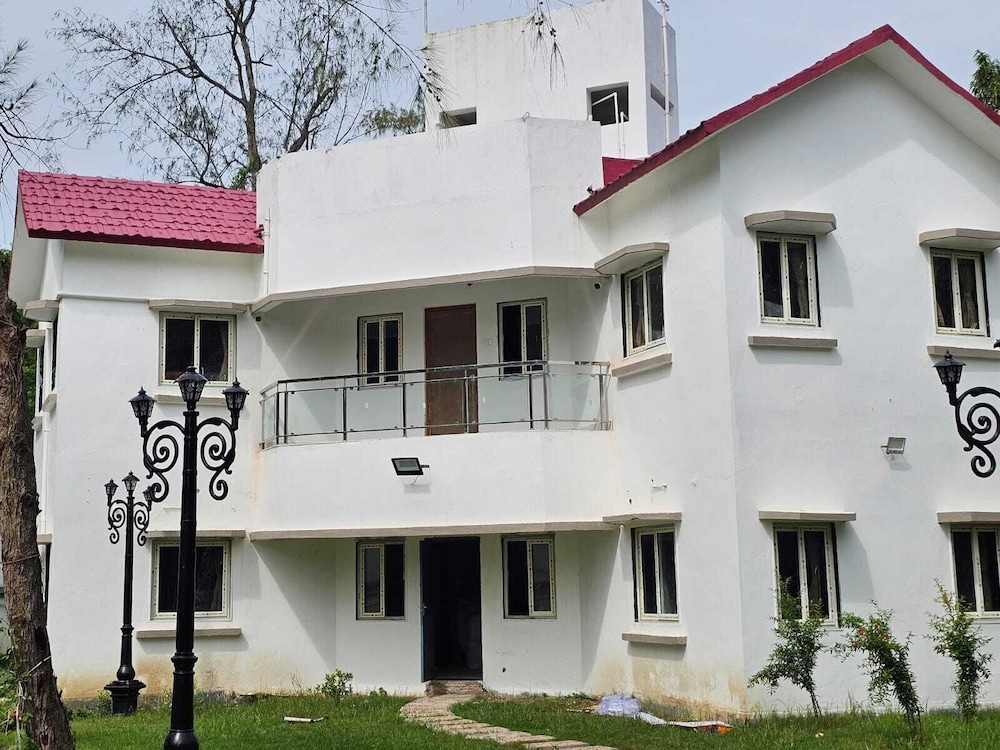 Jowar Hoter & Resort