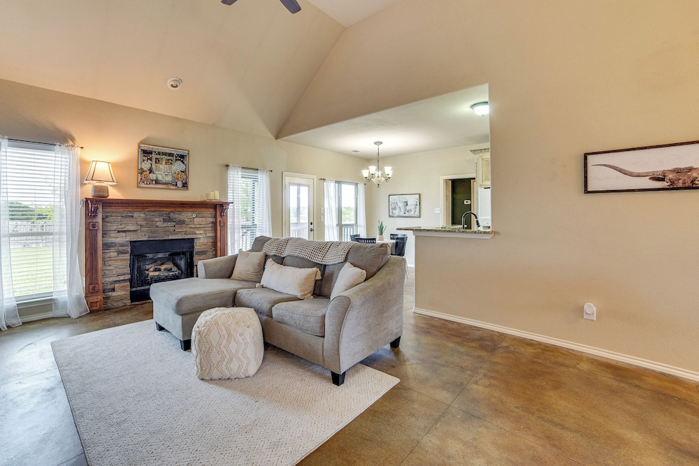 10 Mi to Lake Tawakoni: Family Wills Point Getaway