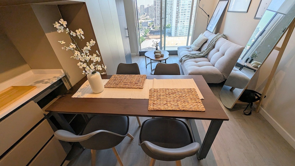 Santa Elvira Apartments