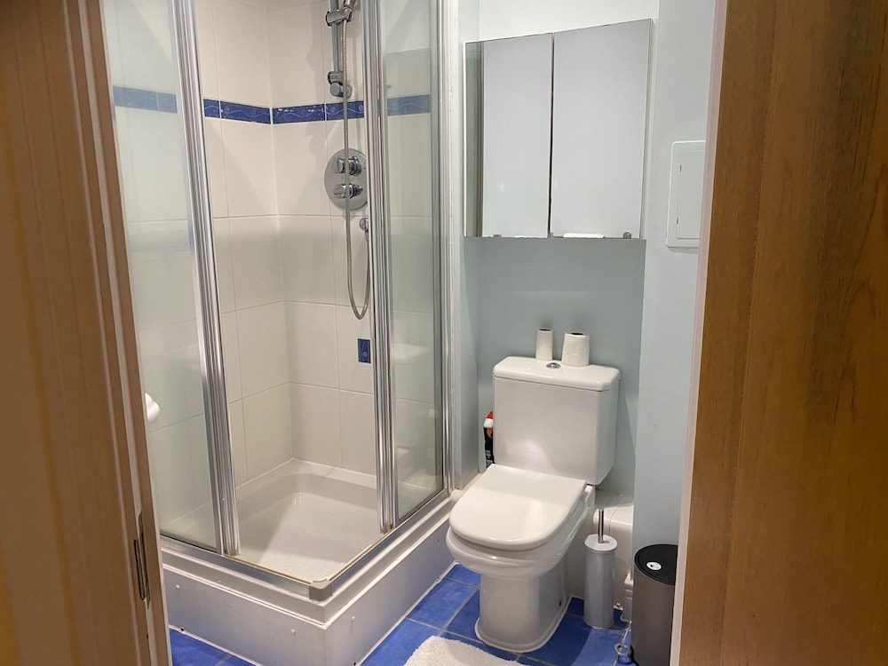 London Riverside Apartment-2 Bed-freep-balcony