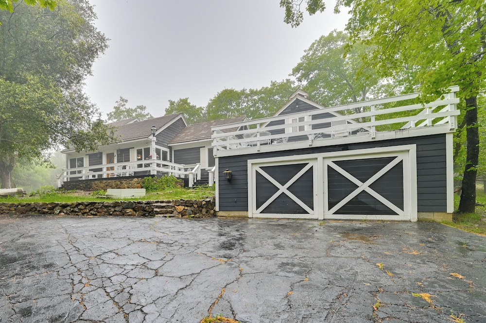 Home 3 Mi to Main St Julian: Great for Groups!