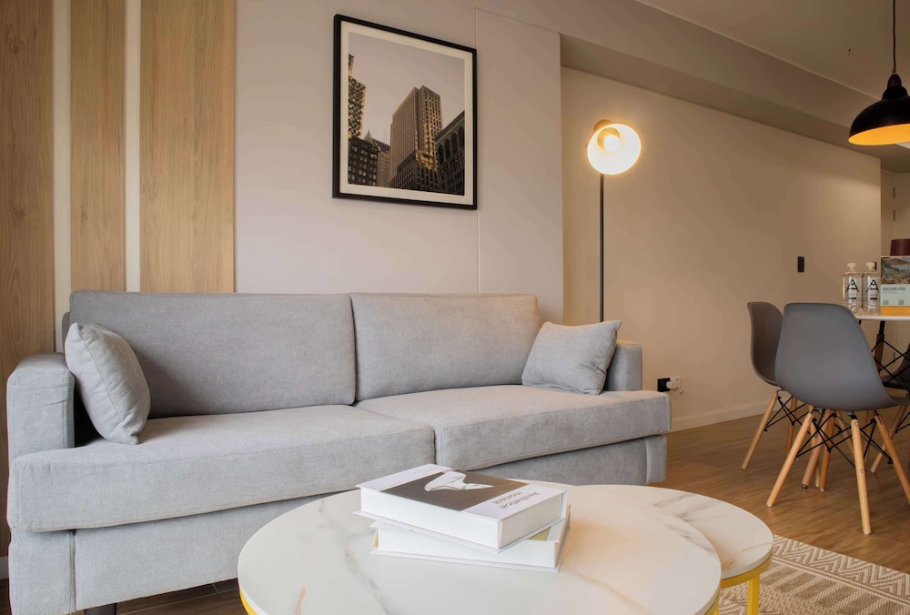 w Enchanting 1BR w Balcony in San Isidro