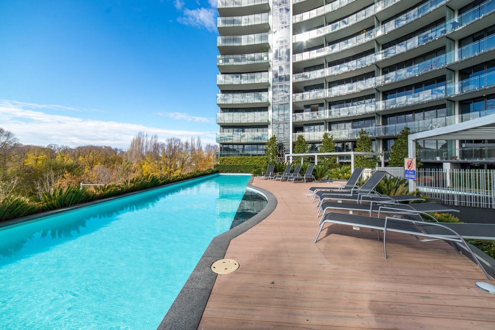 Spacious 1-bed With View in Central Location