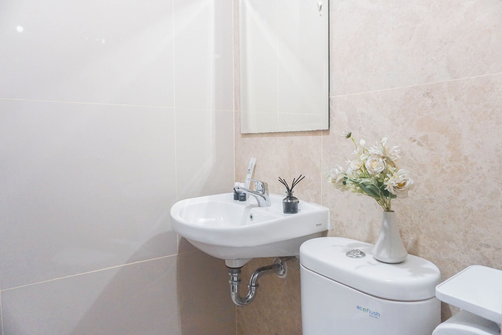 Good Living Studio Room Transpark Cibubur Apartment