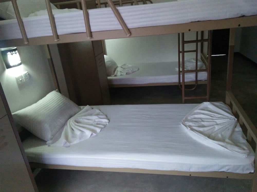 Space Garden Hostel Mirissa - Adults Only view 4