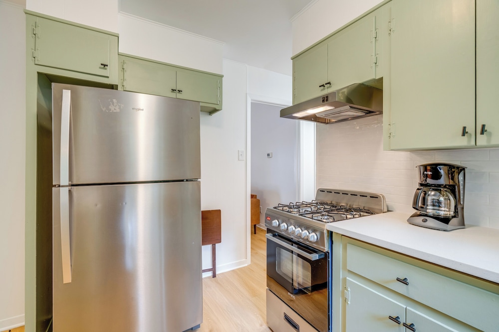 1/2 Mi to UT Austin Campus: Well-equipped Duplex!