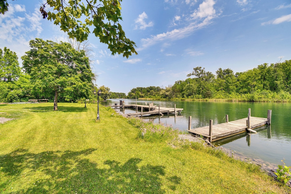 3 Mi to Seneca Lake: Couple's Apt w/ River Access
