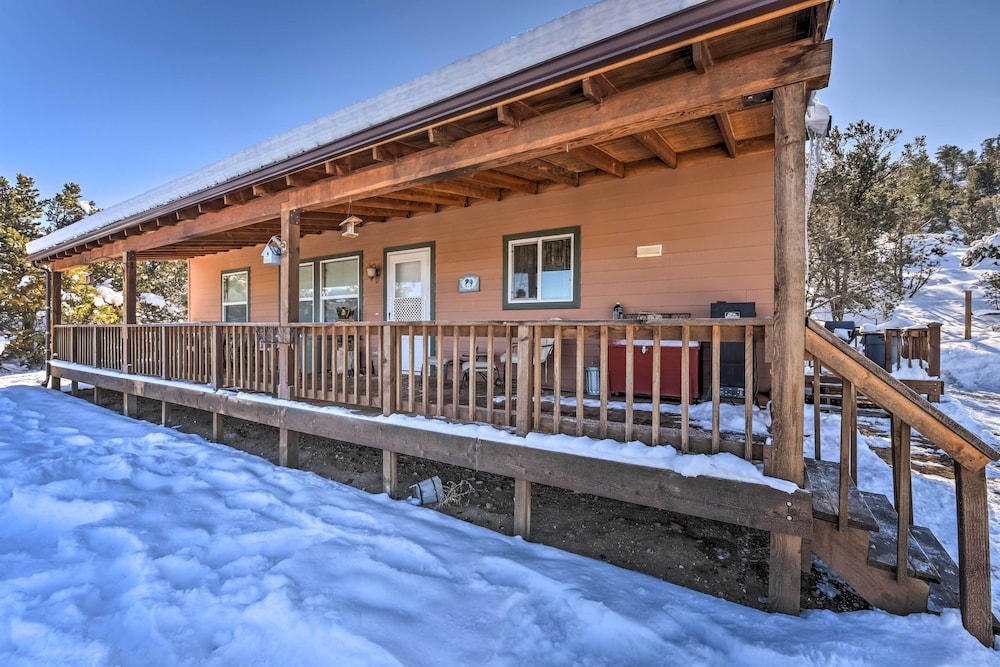 Cozy Ski Cabin w/ Deck Near Taos Ski Valley! view 5