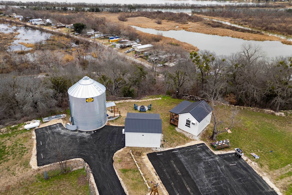 Rural Retreat w/ Water View! 9 Mi to Dtwn Granbury