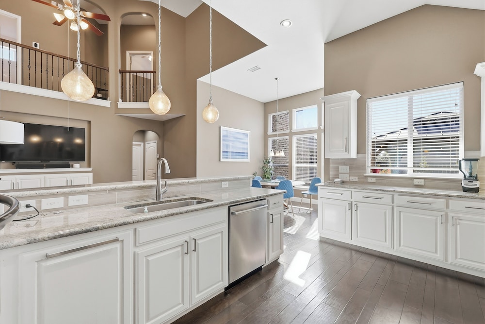 Spacious Cozy 4B Home in Frisco