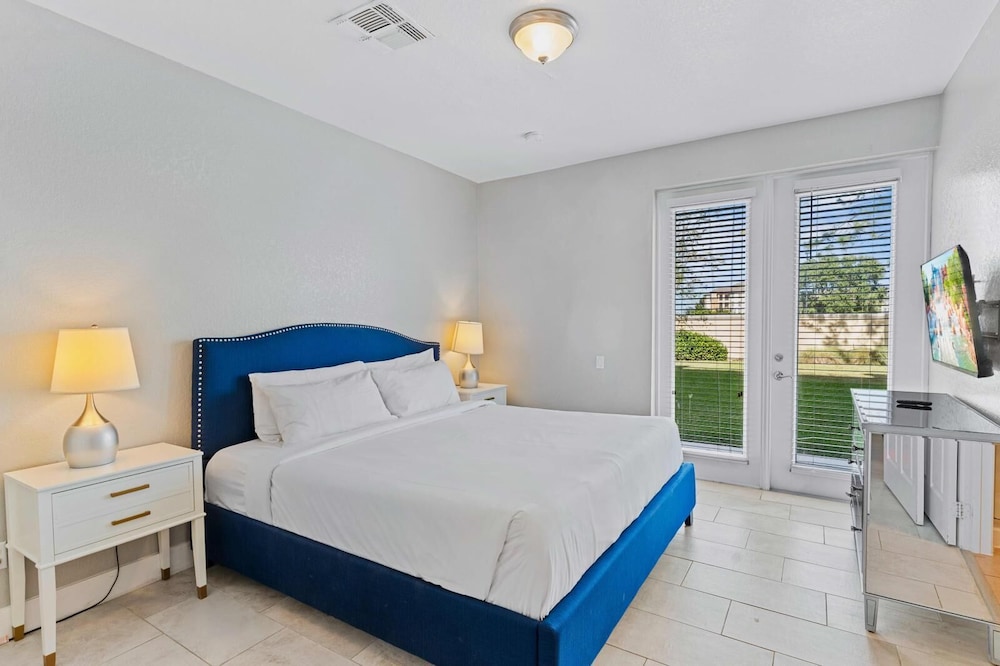 Vista Cay Swanky