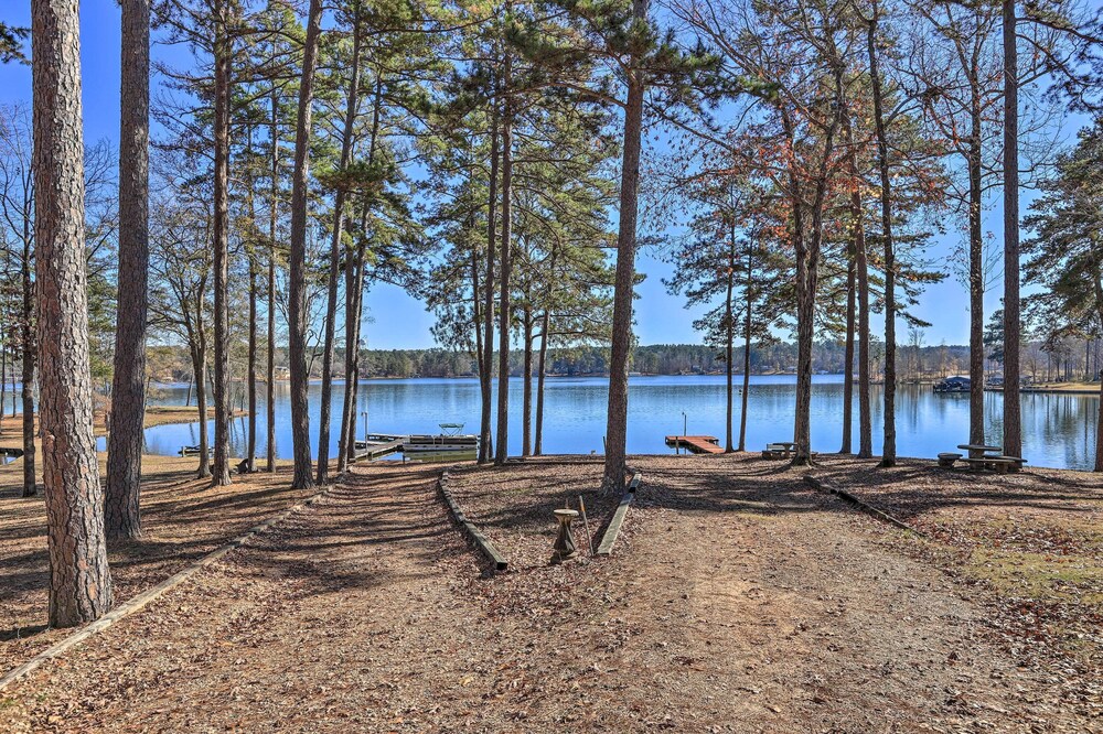 Milledgeville Vacations - Sparta Lake Home w/ Deck  Boating Access! - Property Image 12