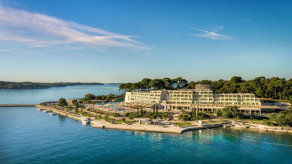 Isabella Island Hotel & Villas