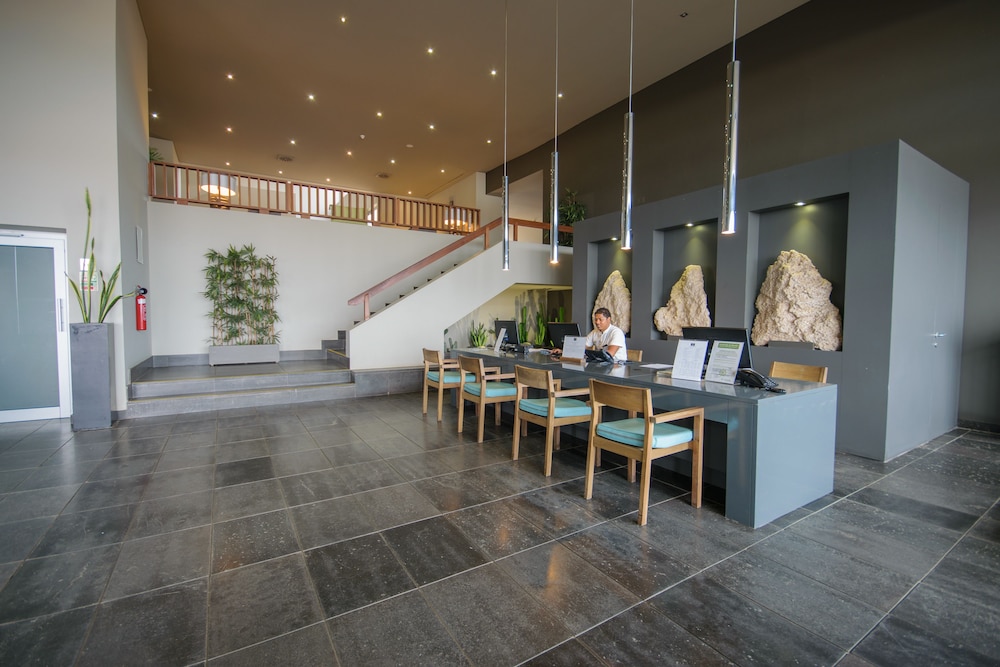 Hotel Oasis Salinas Sea