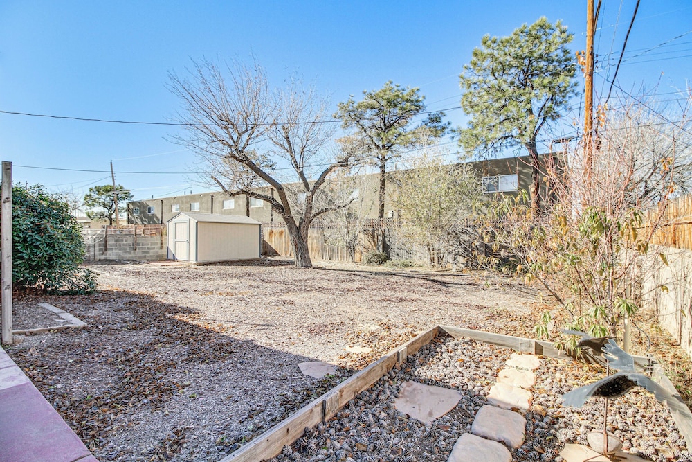 Dog-friendly Albuquerque Home: 1 Mi to U of NM! view 3