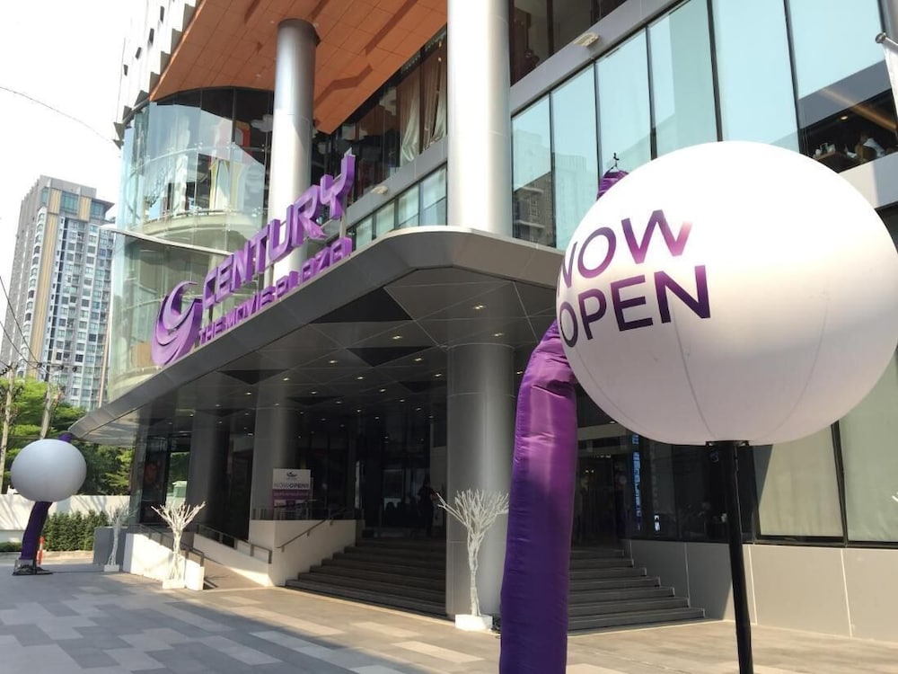 1BR Condo 5 Min to BTS 1000mbps Fiber Wi-fi Great Location