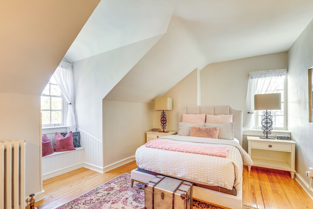 Historic French Consulate in Cap Hill w/ Yard