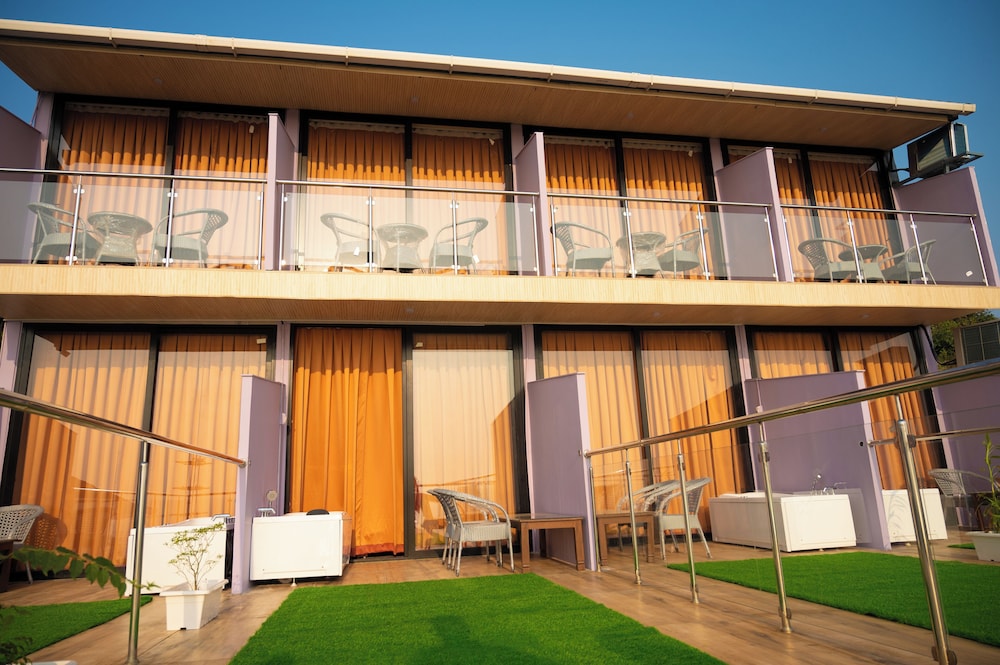 Coco 7 Beach Resort