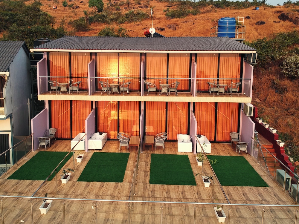 Coco 7 Beach Resort