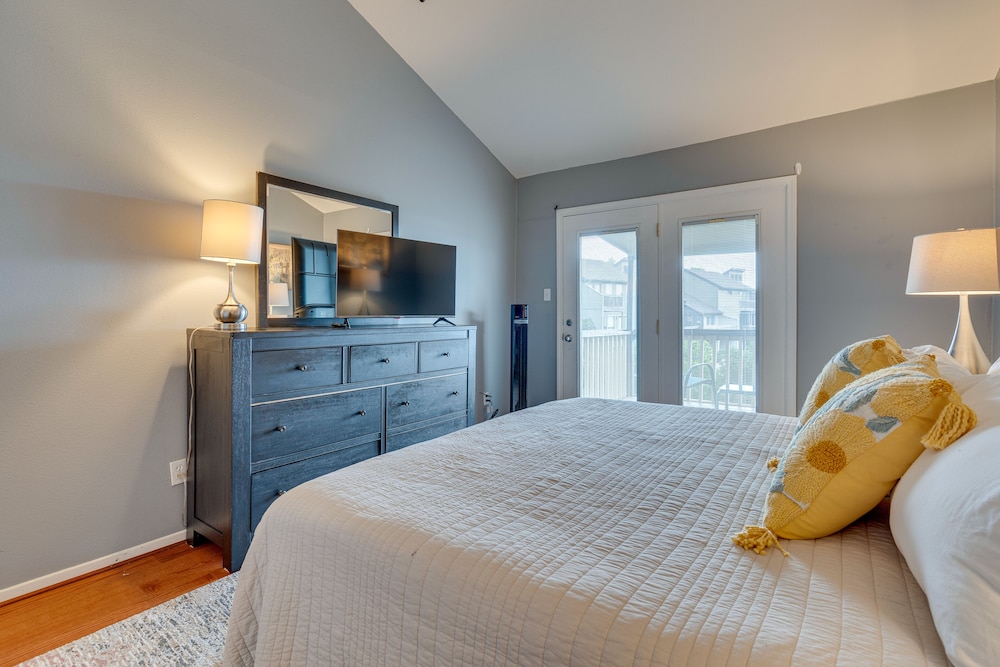Modern Point Venture Vacation Rental w/ Deck! - Property Image 24