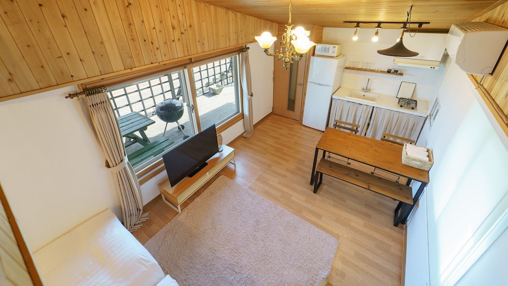 Sokcho Donbangseock Pension