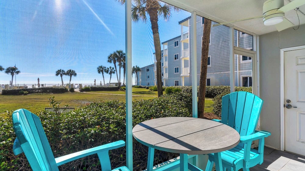 Sand Cliffs 108: Steps to Beach & Pool Access!