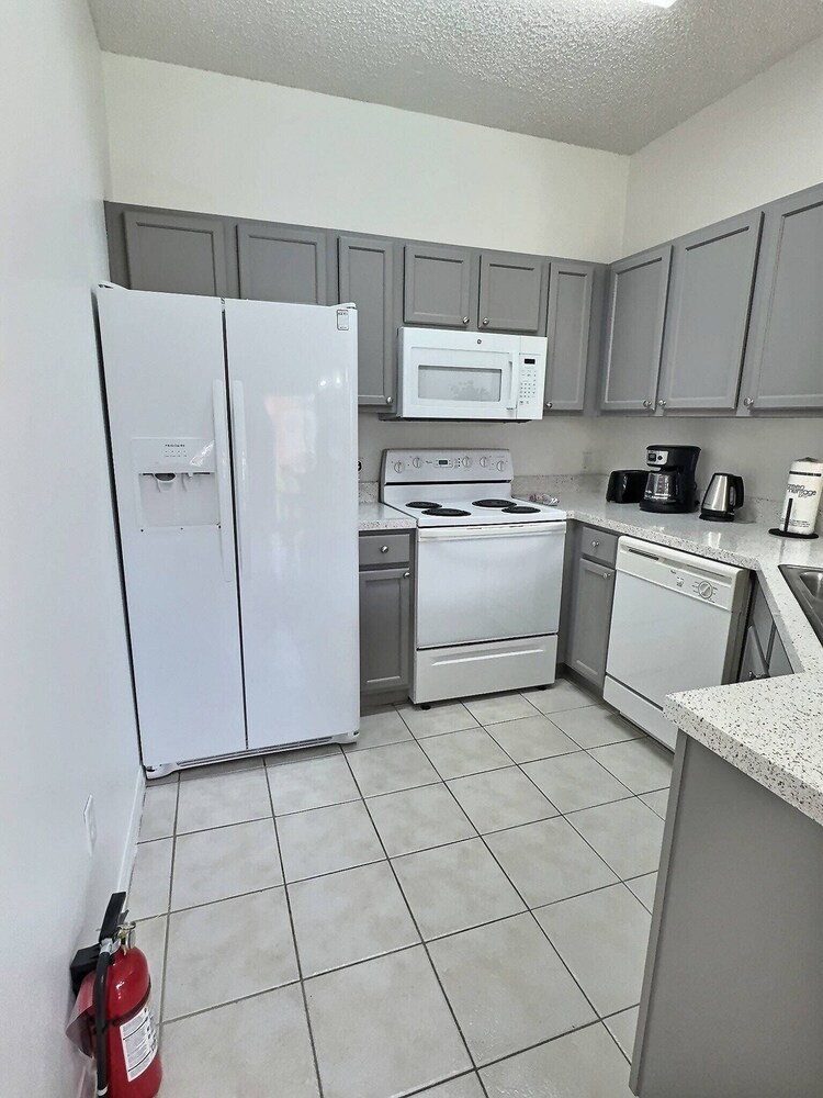 3BR Townhome Lake Berkley - Near Disney