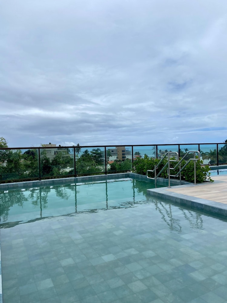 Flat a 120 metros das Piscinas Naturais