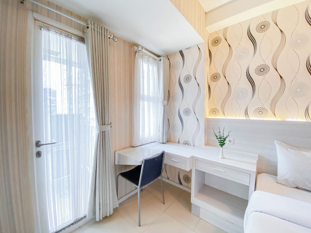 Spacious 2Br At Apartment Parahyangan Residence