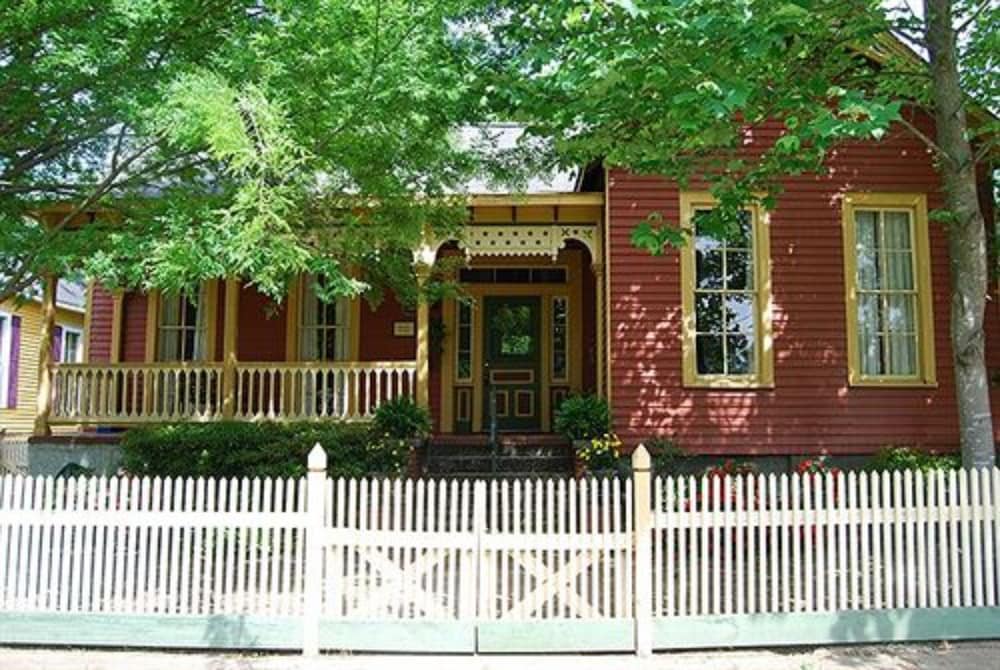 Columbus Vacations - Rothschild-Pound House Inn - Property Image 28