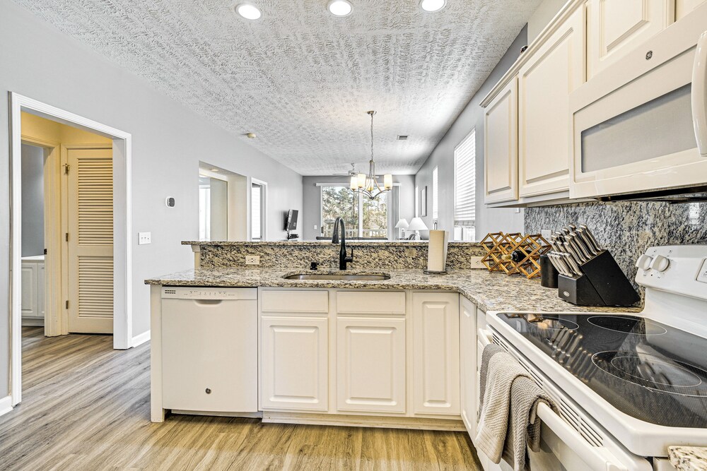 5 Mi to Myrtle Beach Hot Spots: Condo w/ Perks!