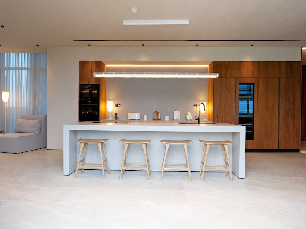 High End 4BR Penthouse With Private Pool and Skyline Views